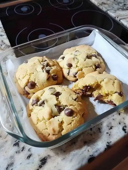 keto chocolate chip cookies
